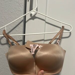 Victoria Secret Bombshell add 2 cups push-up strapless bra. 34C